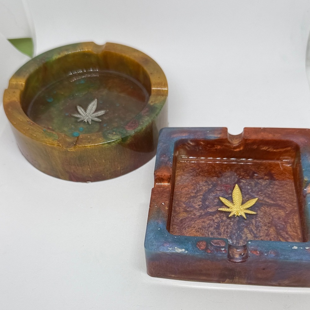 Multicolor Unique Resin Ashtray Set with Leaf Design